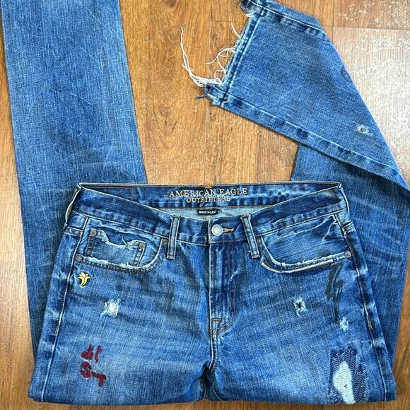 AEO Distressed Embroidered Graffiti Raw Hem Skinny Jeans in Sz: 32 32 - Picture 8 of 9